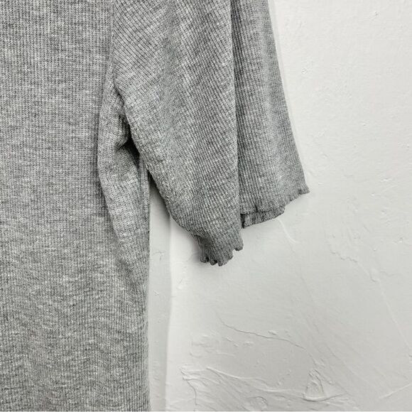 Maison Jules Heathered Gray Lettuce Hem Ribbed Short Sleeve Top Large - Picture 2 of 5